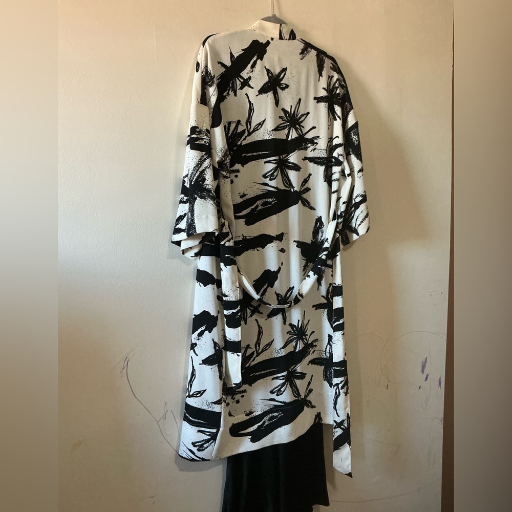 Babaton Black and White Abstract Print Duster jacket - Picture 4 of 6